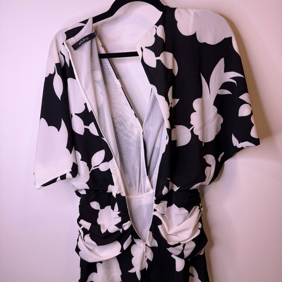 AKIRA ARK+CO Floral Black & White Kimono Sleeve Dress Size Small - Picture 14 of 17